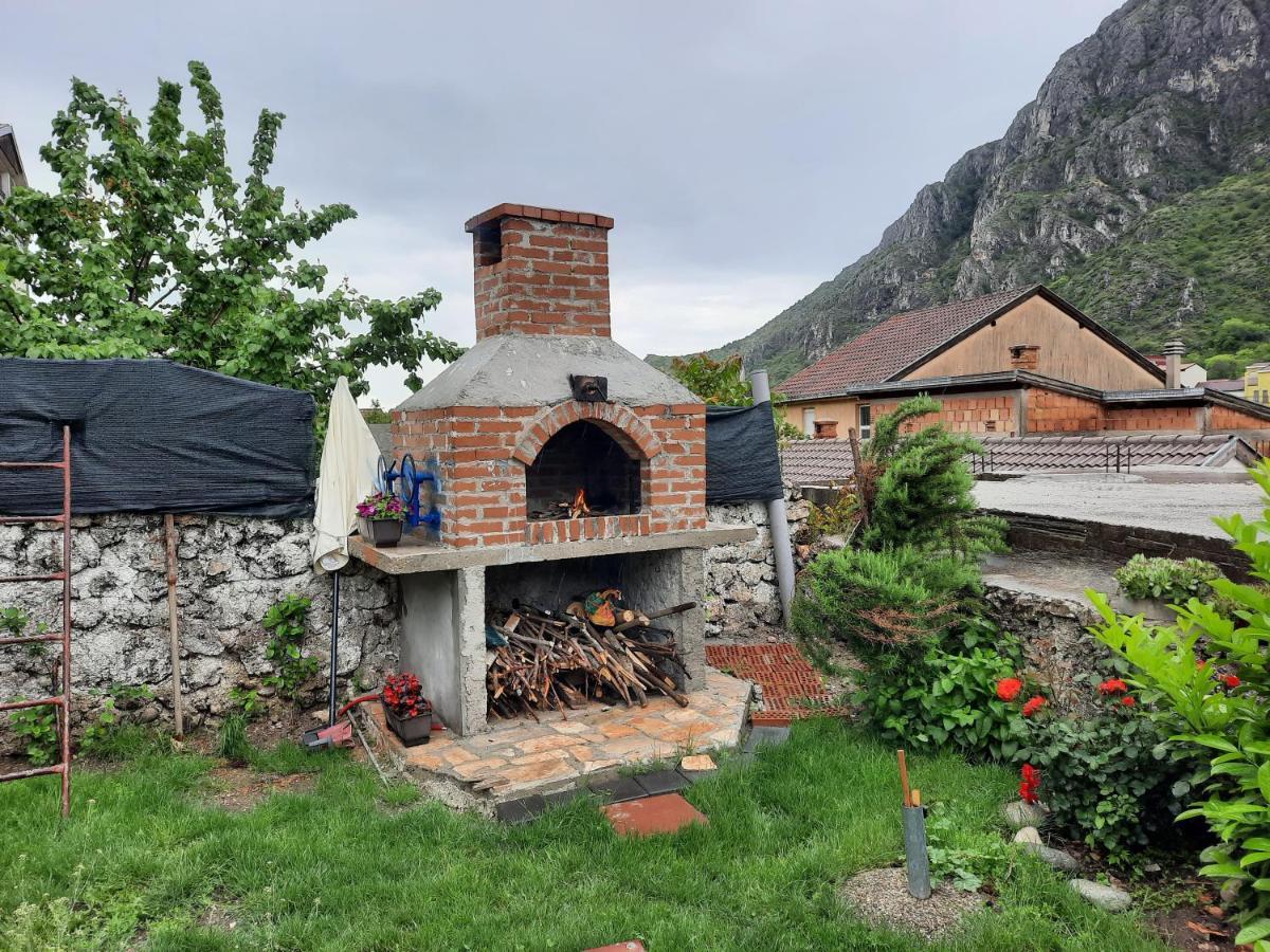 Guesthouse Sanja Mostar Bagian luar foto